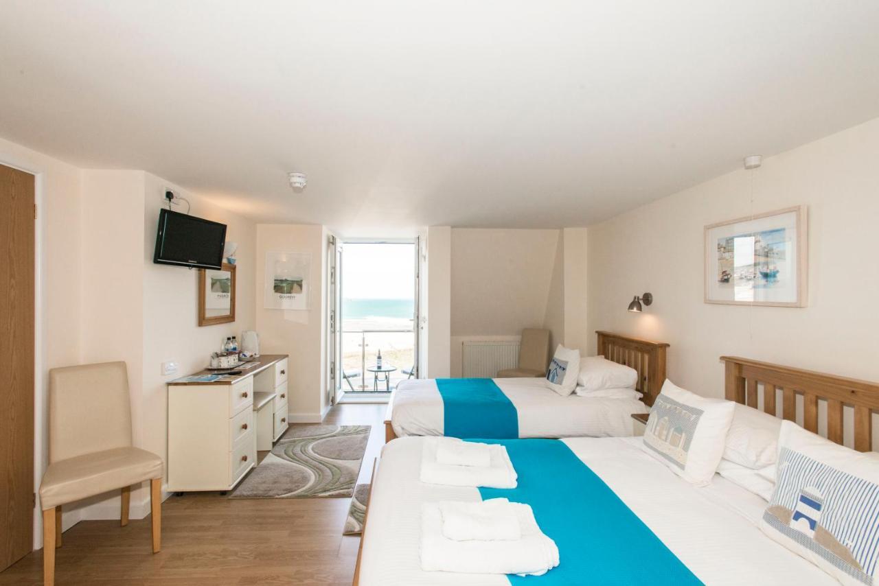 Standard Twin Room with Sea View